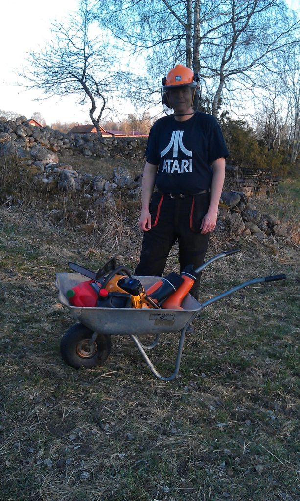 Varmt och skönt med motorsågskläder idag!